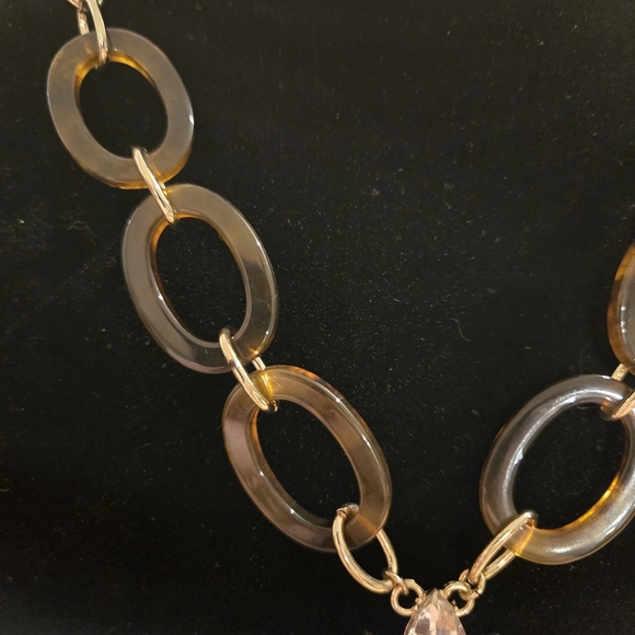 Elegant Multi-Color Pendant Necklace - Picture 3 of 5